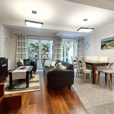 - Komandorska شقة سفينويتشي